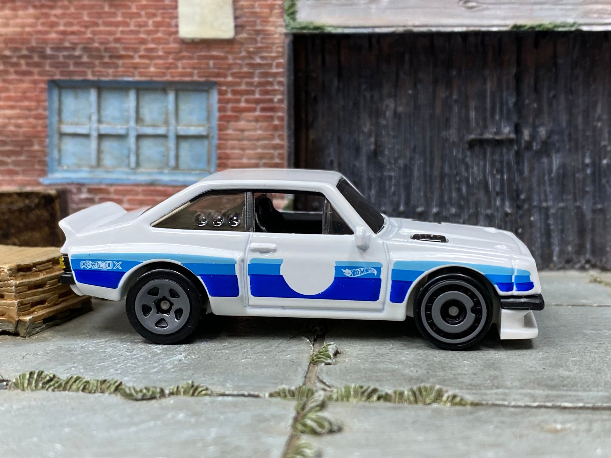 Loose Hot Wheels - Ford Escort RS 2000 - White and Blue