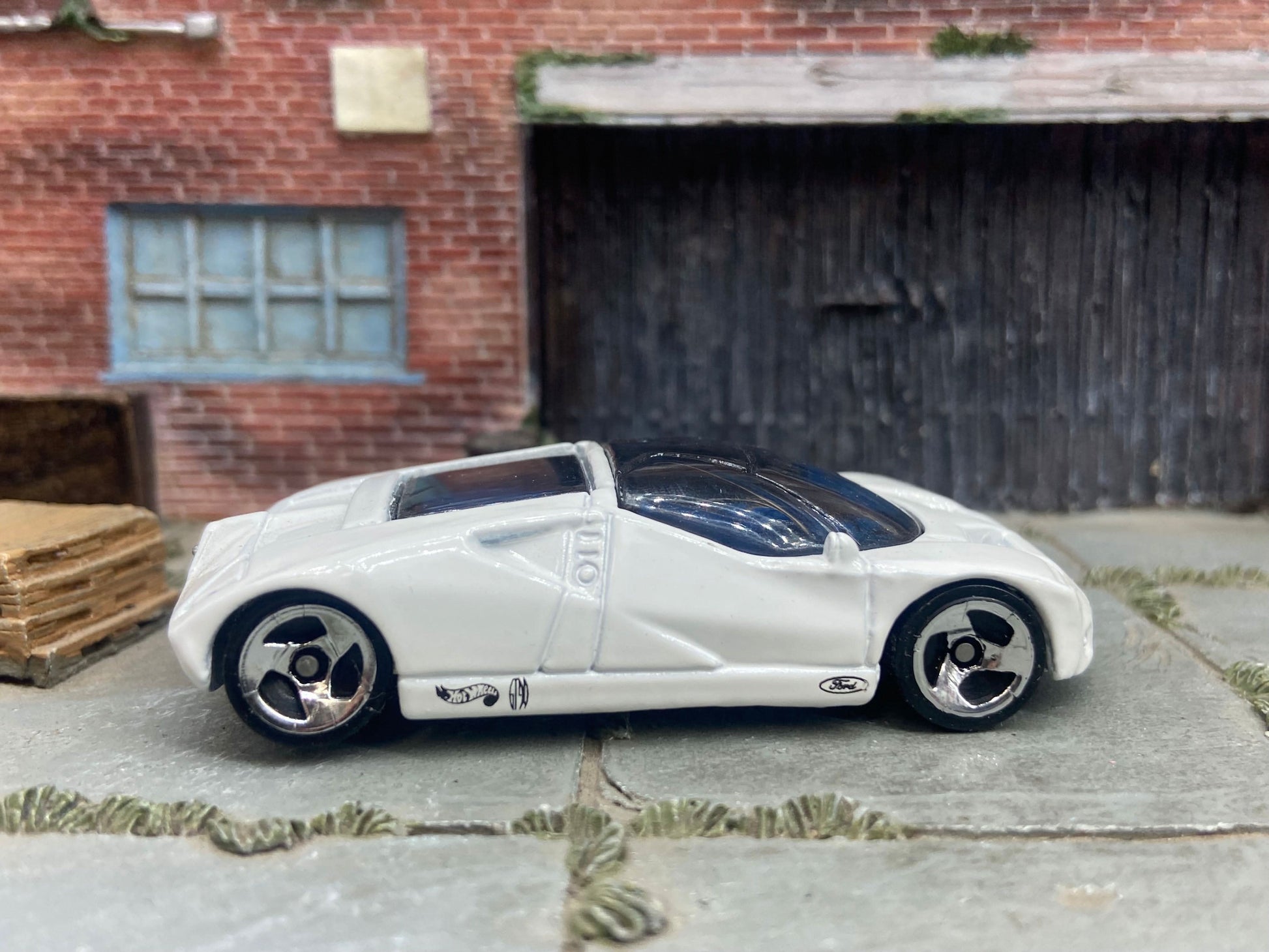 Loose Hot Wheels - Ford GT90 - White