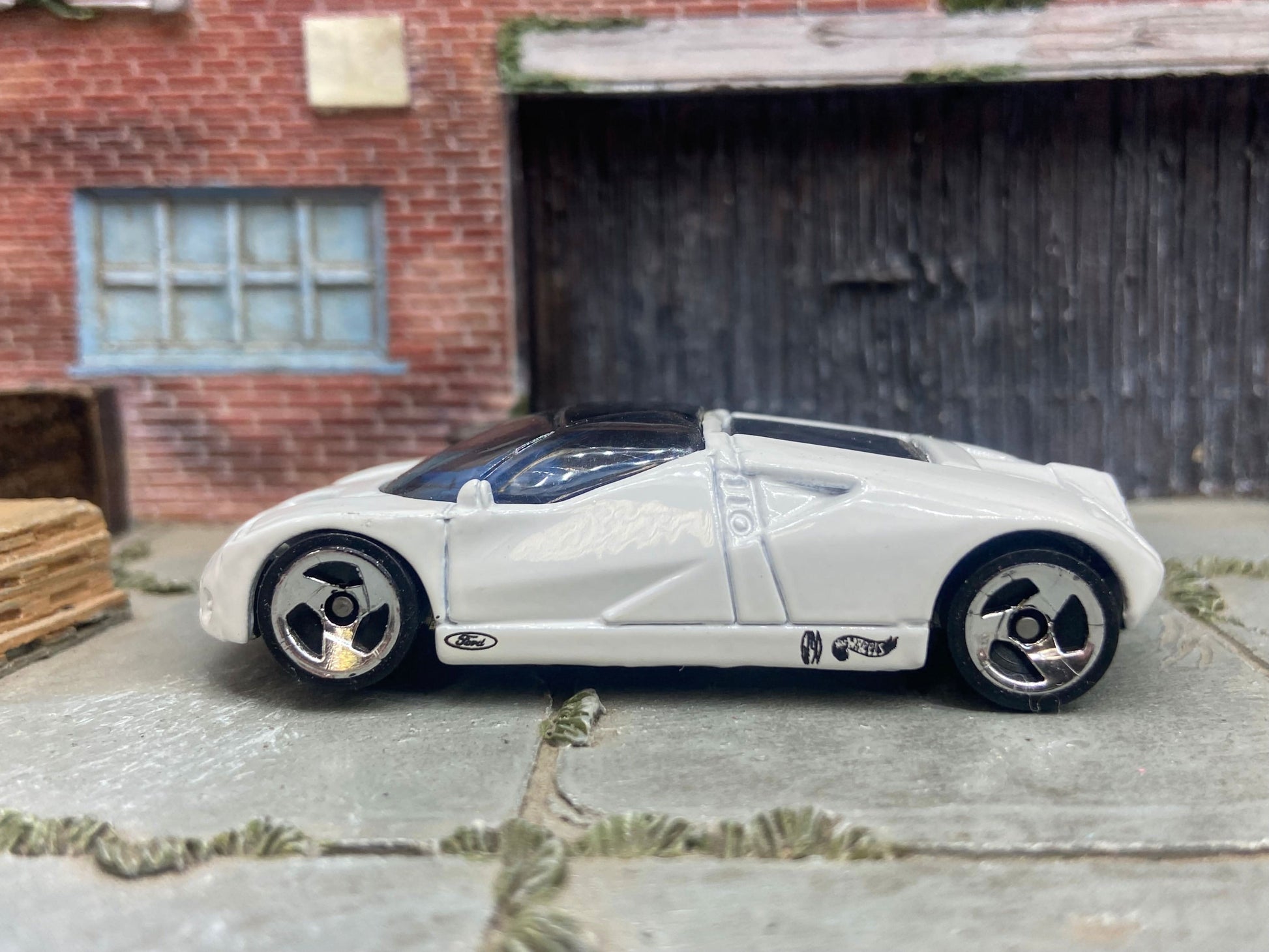 Loose Hot Wheels - Ford GT90 - White