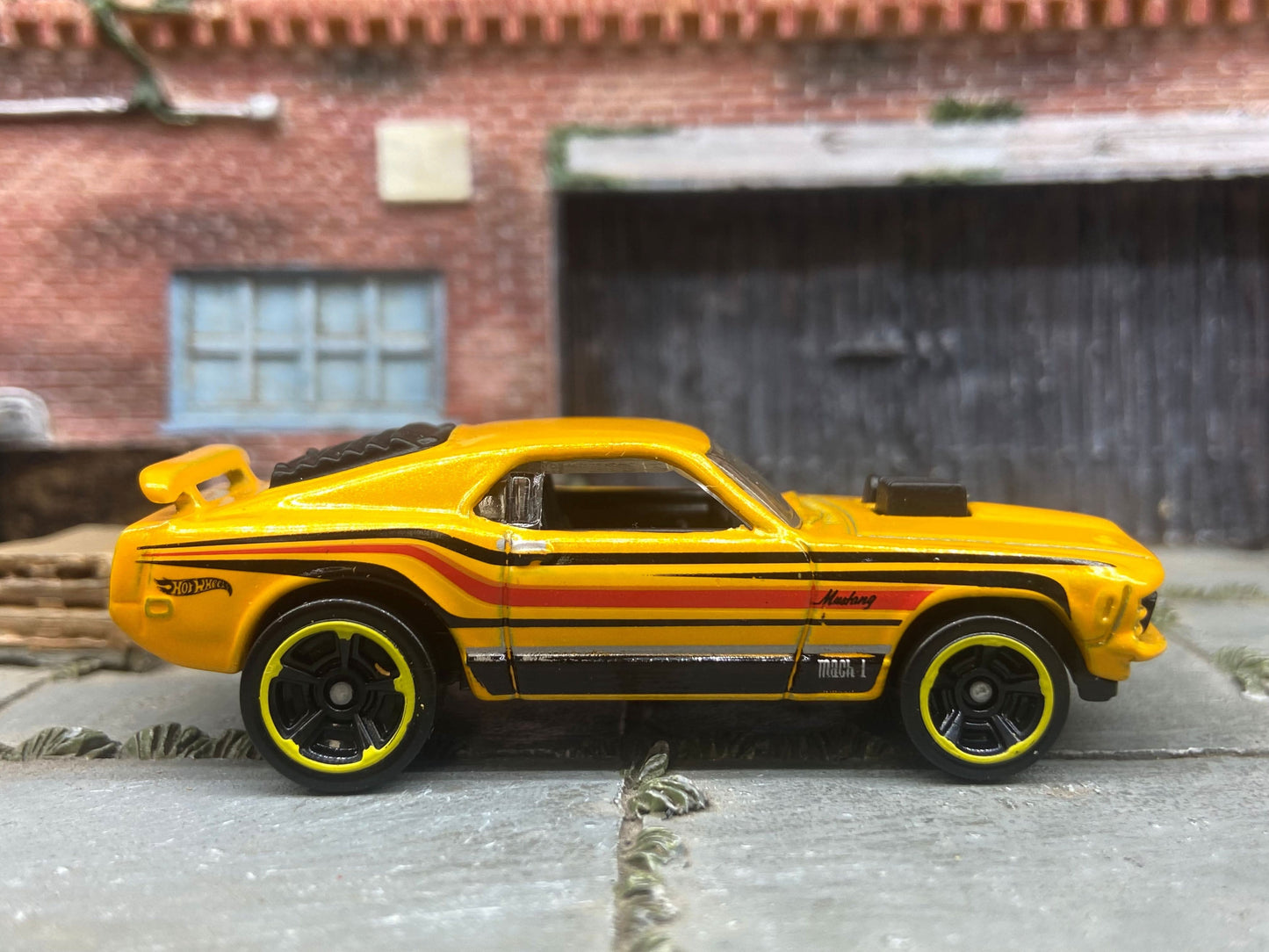Loose Hot Wheels - Ford Mustang Mach 1 - Yellow, Orange and Black