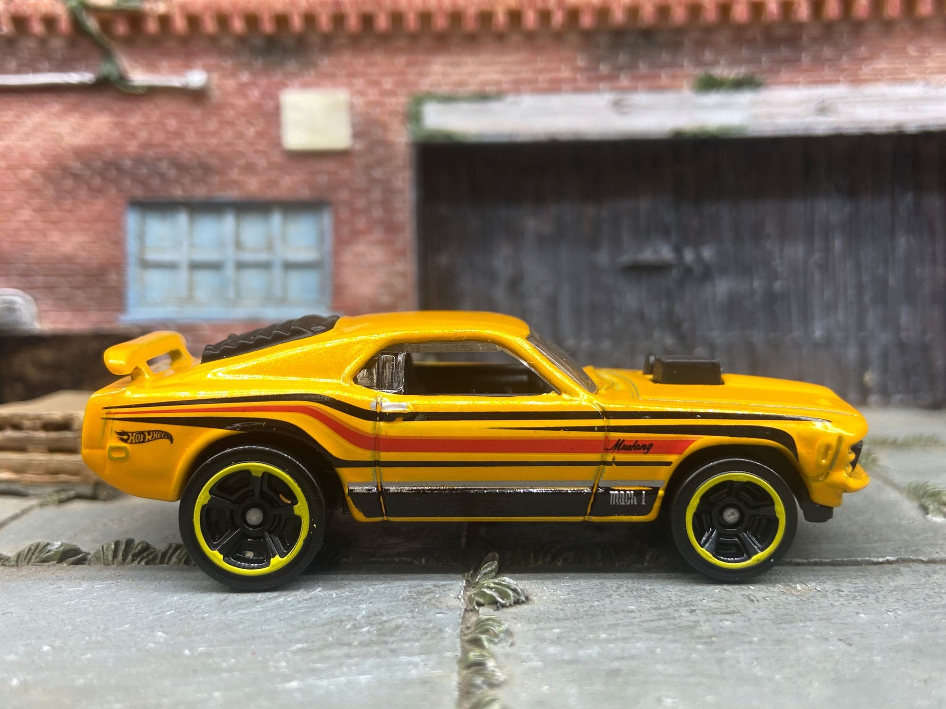 Loose Hot Wheels - Ford Mustang Mach 1 - Yellow, Orange and Black