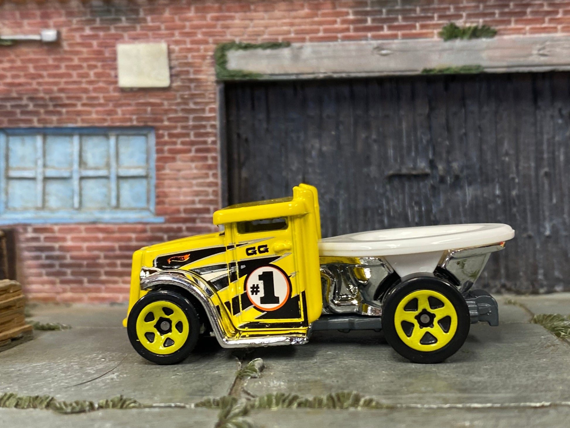 Loose Hot Wheels - GOTTA GO Toilette Racer - Yellow and White