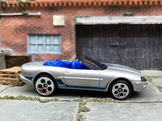 Loose Hot Wheels - Jaguare XK8 - Silver and Blue