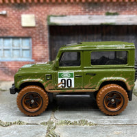 Loose Hot Wheels Land Rover Defender 90 in Green Off Road