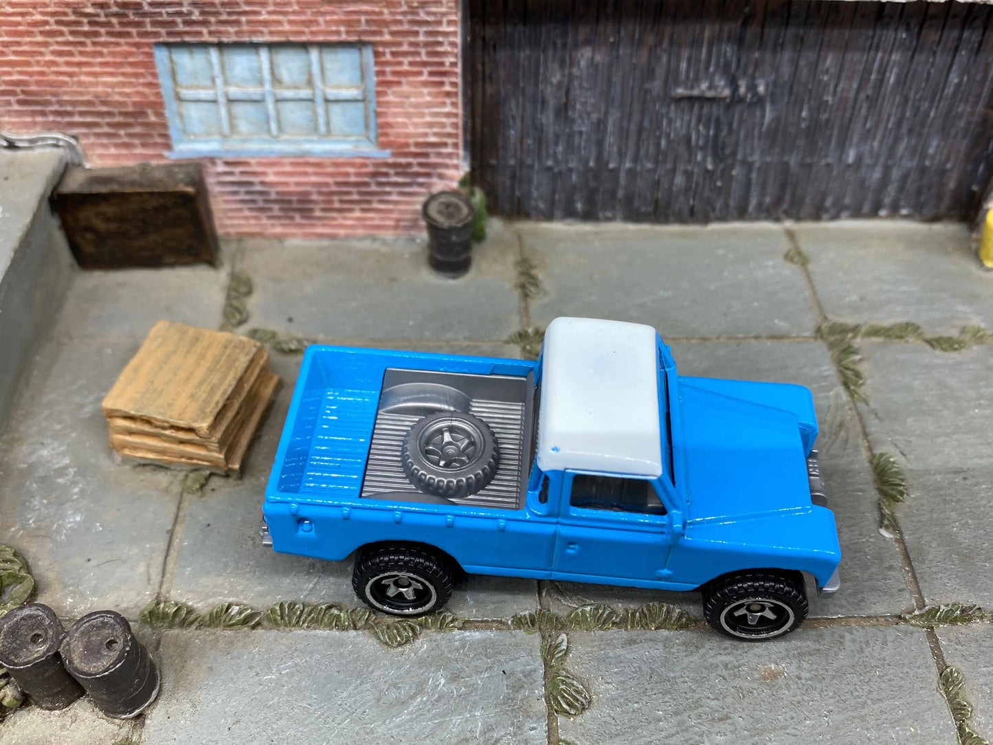 Loose Hot Wheels - Land Rover Series III - Blue and Whtie Off Road