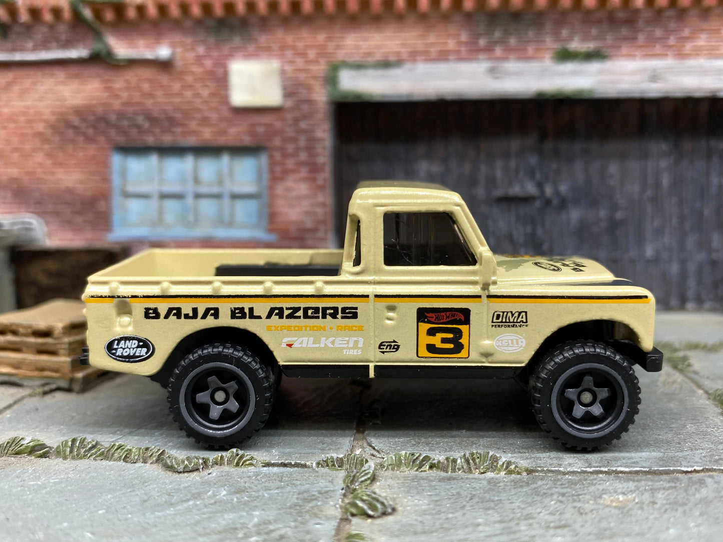 Loose Hot Wheels - Land Rover Series III - Tan and Black Off Road