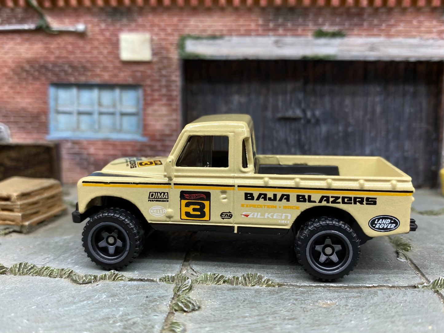 Loose Hot Wheels - Land Rover Series III - Tan and Black Off Road