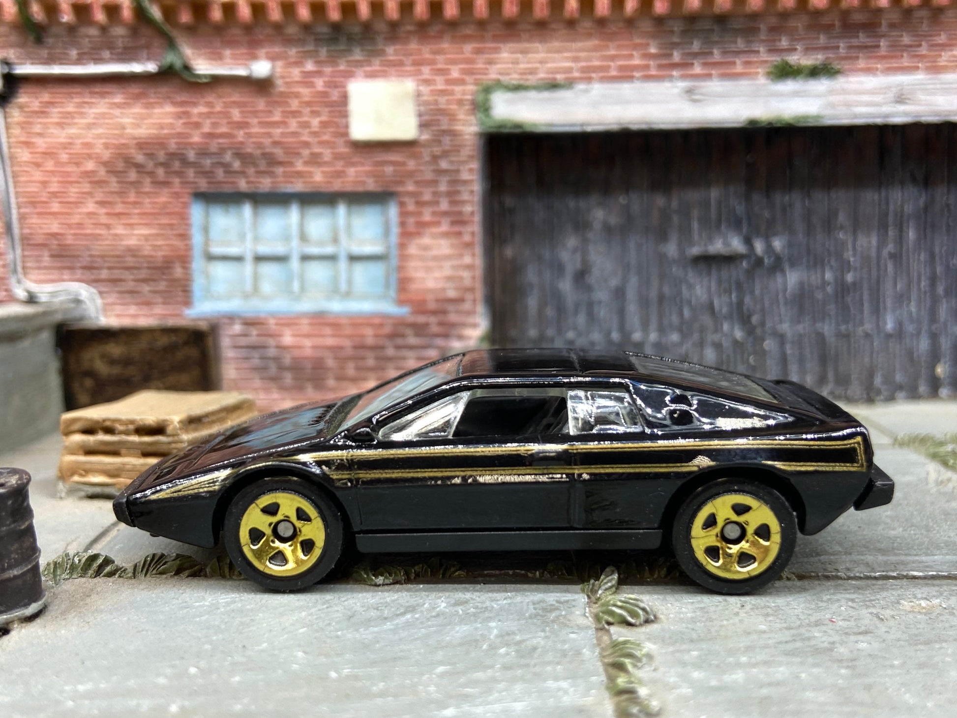 Loose Hot Wheels - Lotus Esprit S1 - Black and Gold
