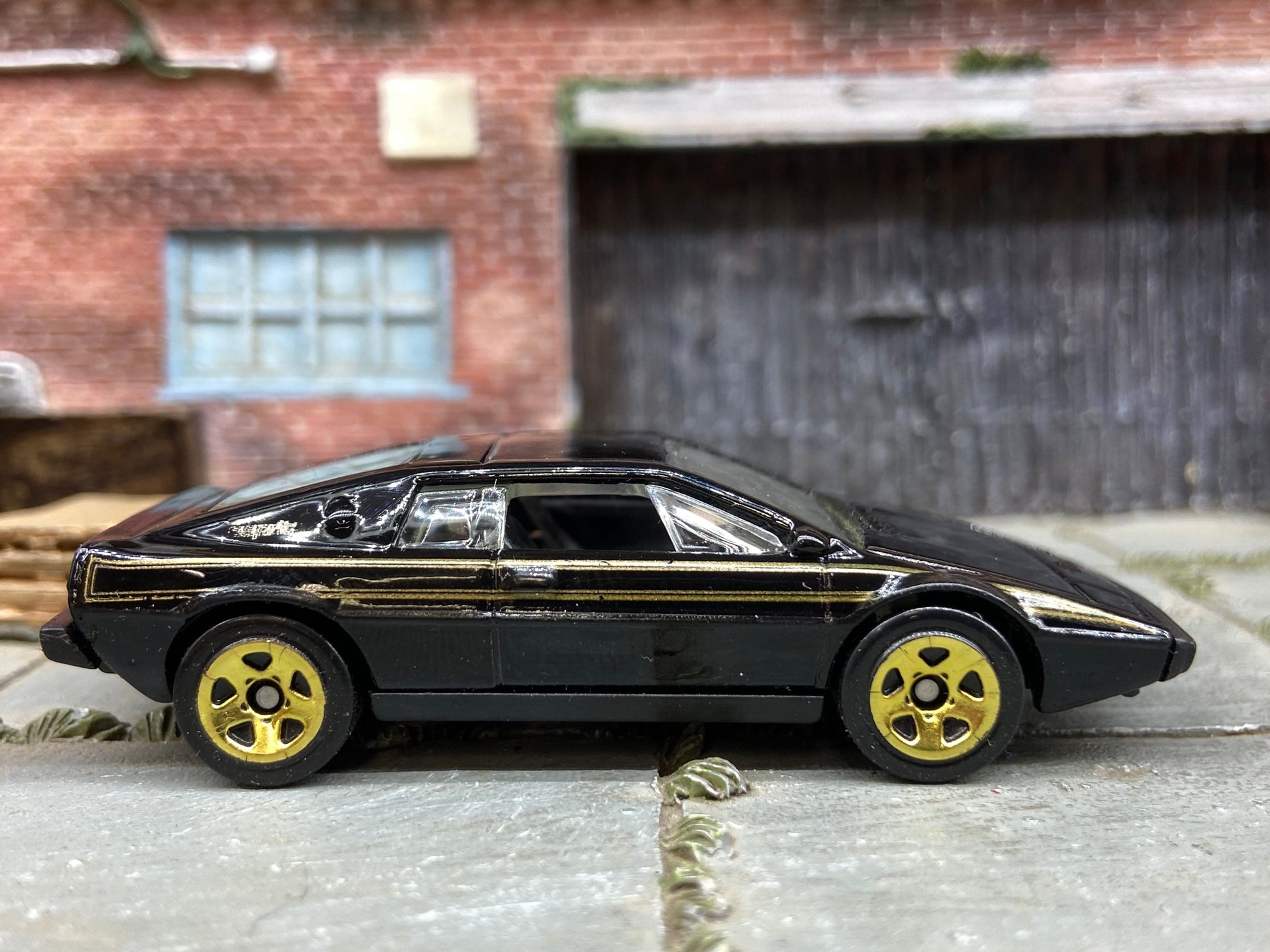 Loose Hot Wheels - Lotus Esprit S1 - Black and Gold