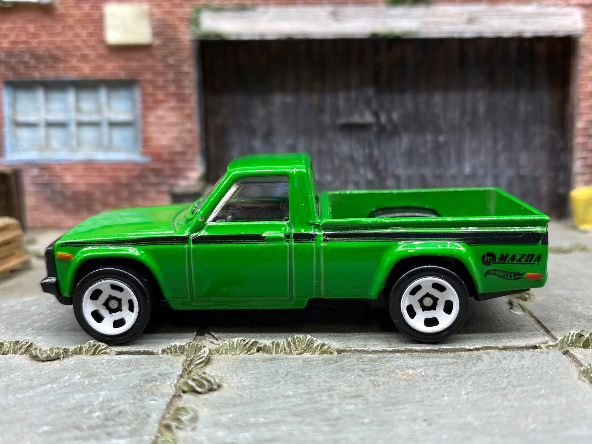 Loose Hot Wheels - Mazda REPU Mini Truck - Green and Black