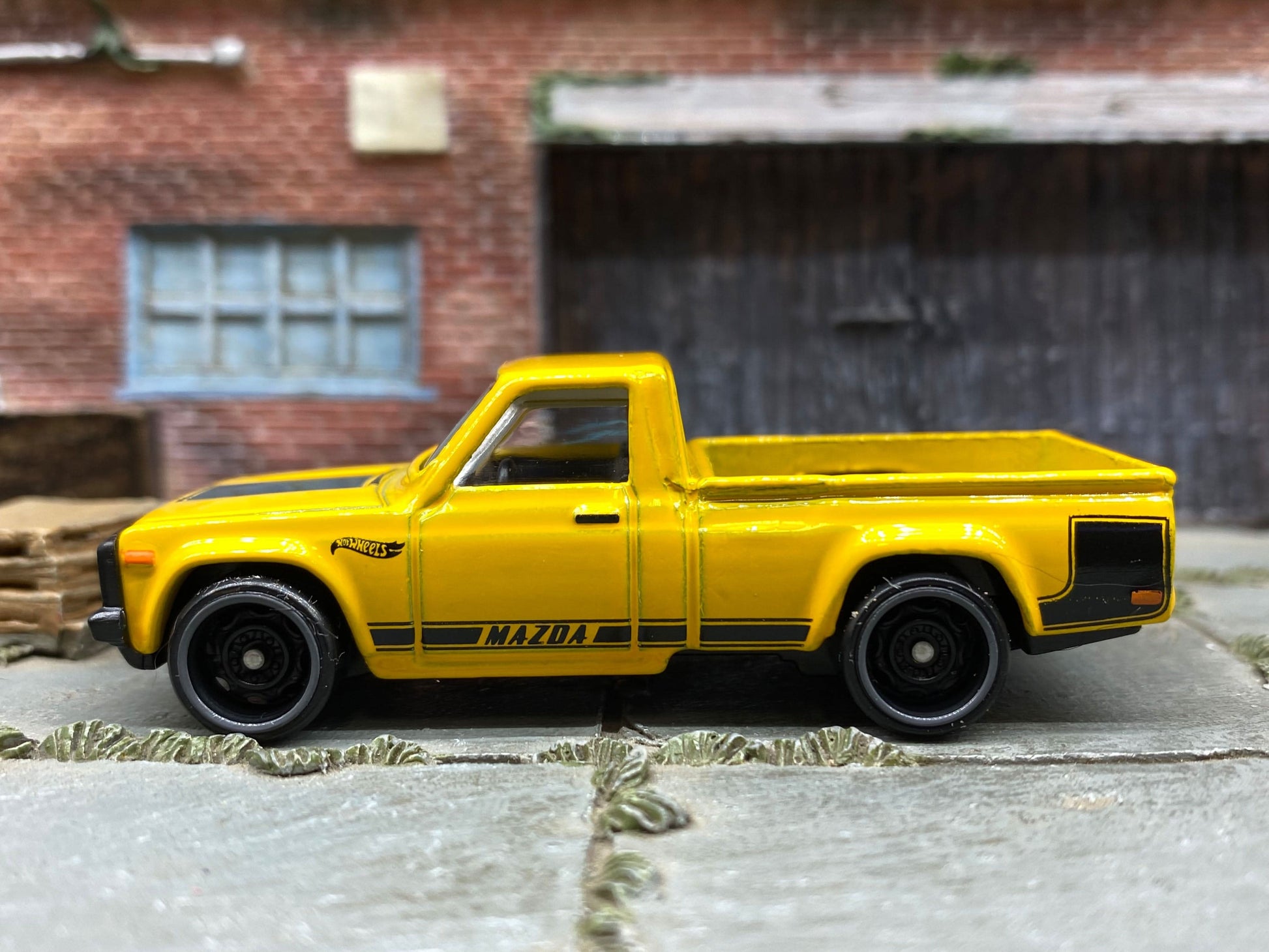 Loose Hot Wheels - Mazda REPU Mini Truck - Yellow and Black