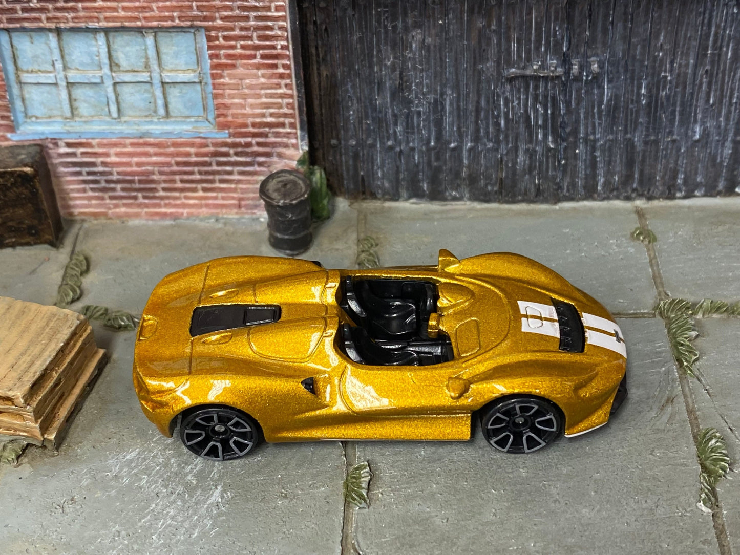 Loose Hot Wheels - McLaren Elva - Gold and White