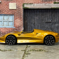 Loose Hot Wheels - McLaren Elva - Gold and White