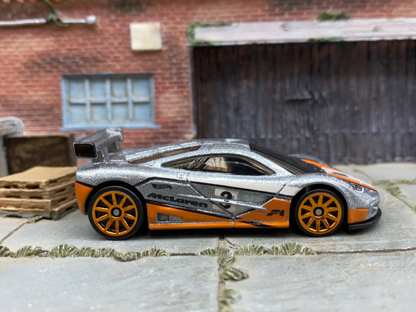 Loose Hot Wheels - McLaren F1 GTR - Silver, Black and Orange #3 Race Livery