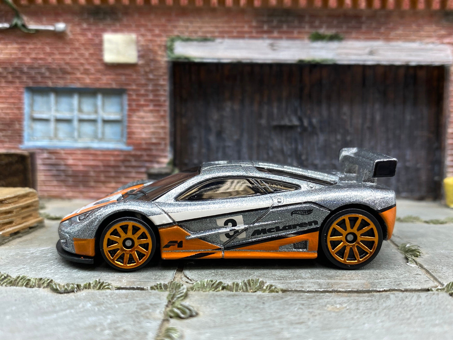 Loose Hot Wheels - McLaren F1 GTR - Silver, Black and Orange #3 Race Livery