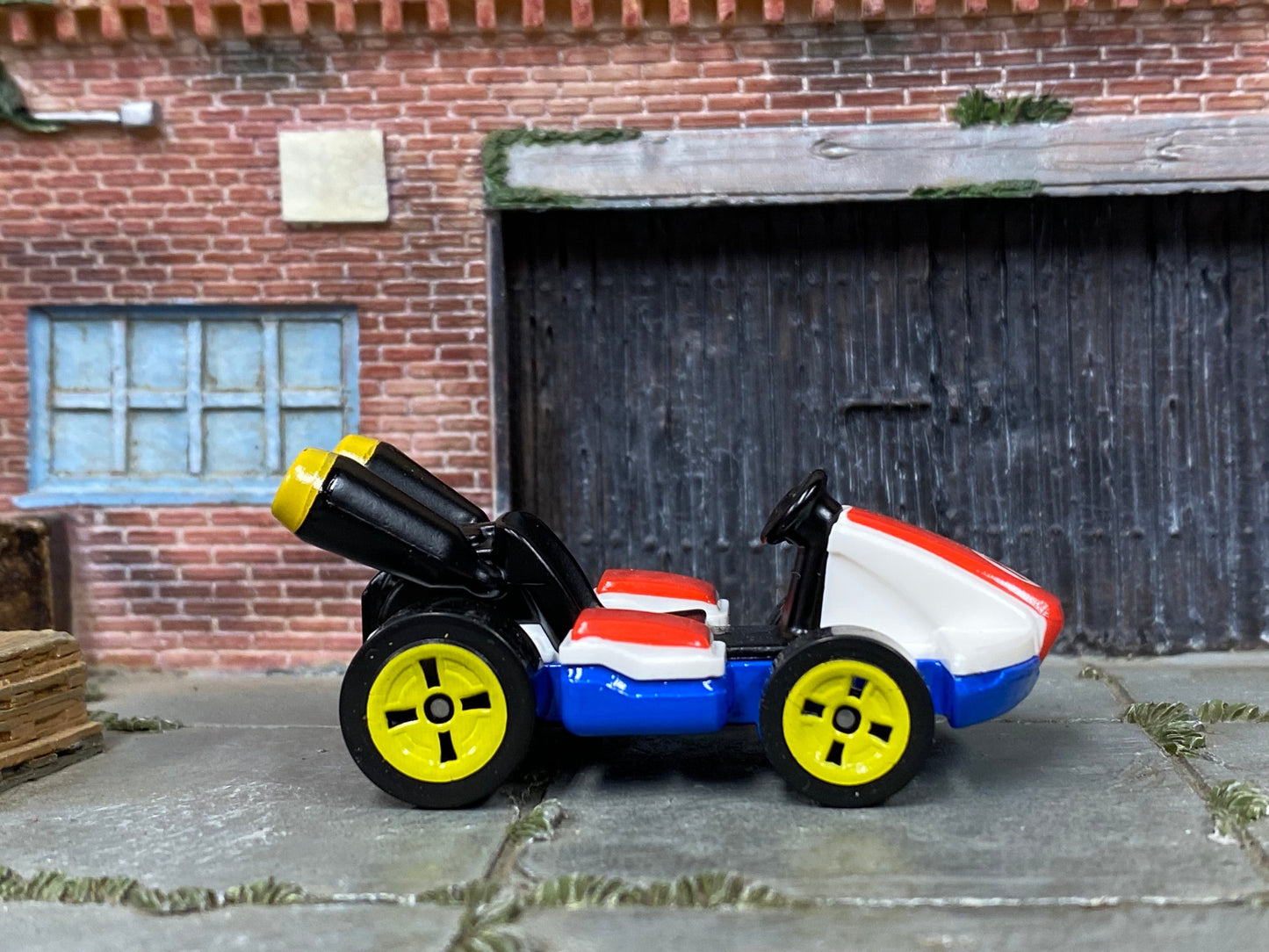 Loose Hot Wheels - Nintendo Mario Kart Standard Kart - Red, White and Blue