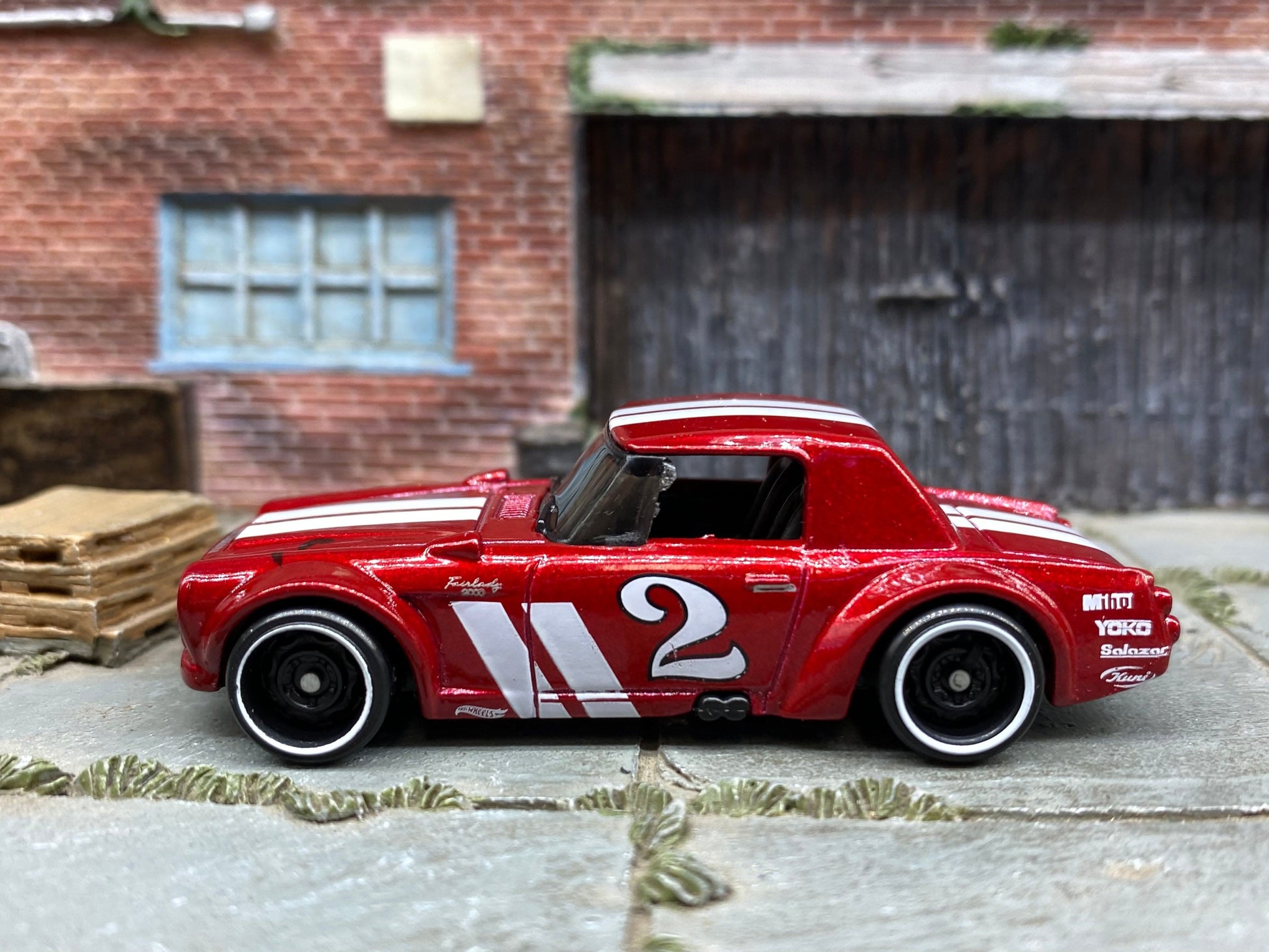 Loose Hot Wheels - Nissan Fairlady 2000 - Dark Red and White