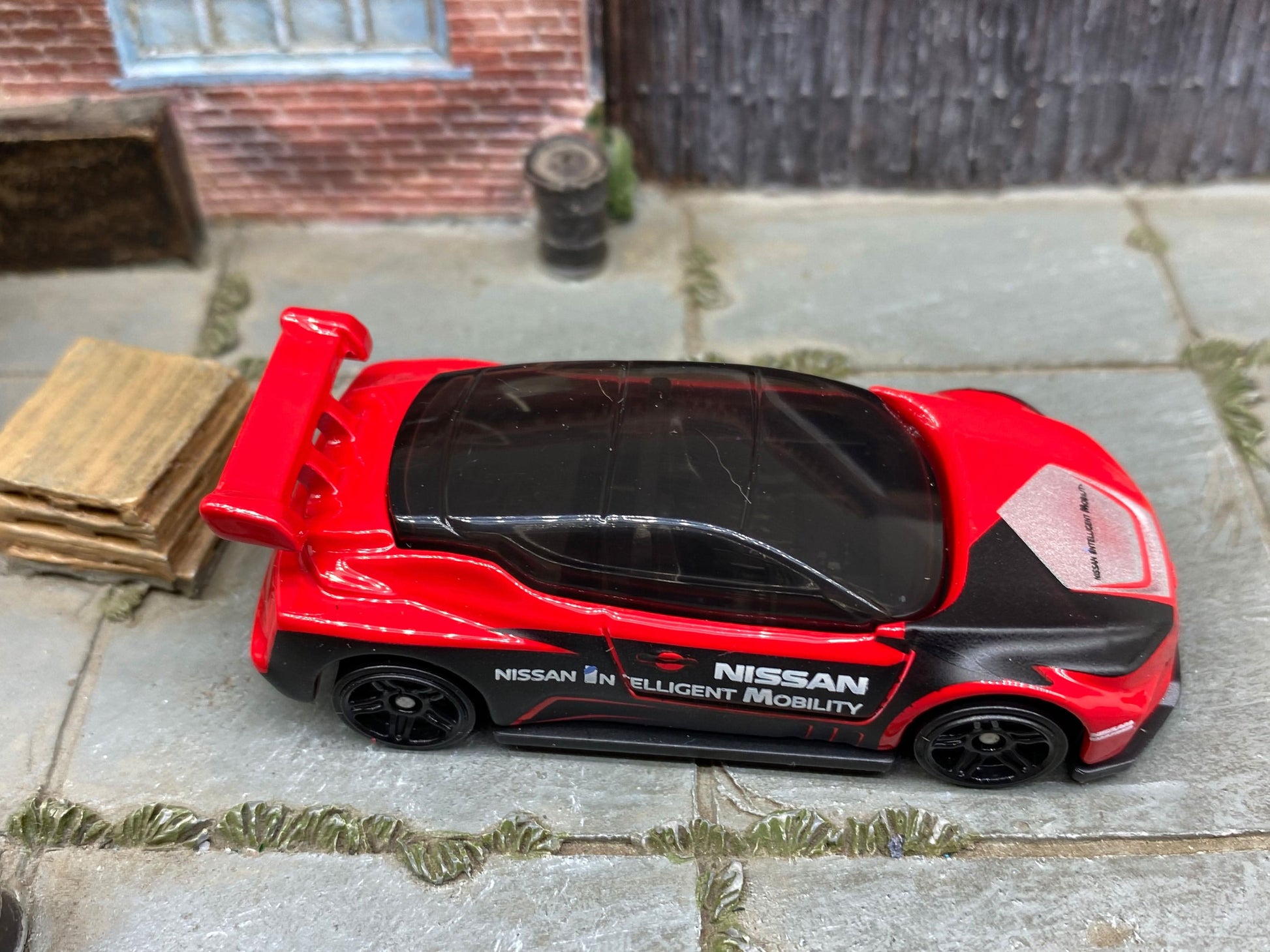 Loose Hot Wheels - Nissan Leaf Nismo RC02 - Red, Black and Silver