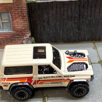 Loose Hot Wheels - Nissan Patrol 4X4 - Off White and Orange