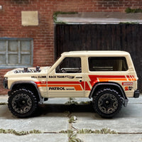 Loose Hot Wheels - Nissan Patrol 4X4 - Off White and Orange