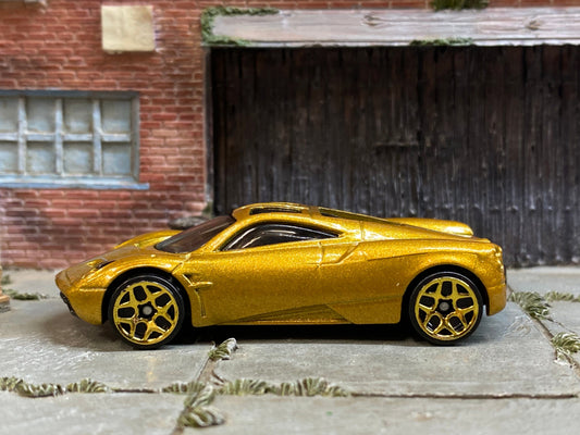 Loose Hot Wheels - Pagani Huayra - Gold and White