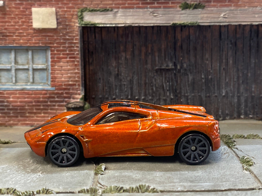 Loose Hot Wheels Pagani Huayra Orange and Black Muncle Mikes