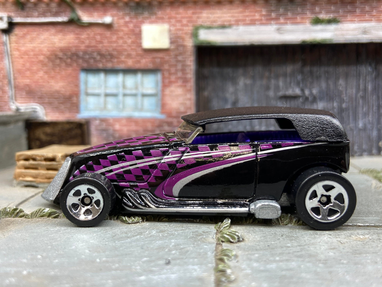 Loose Hot Wheels - Phaeton Hot Rod - Black and Purple Checkered