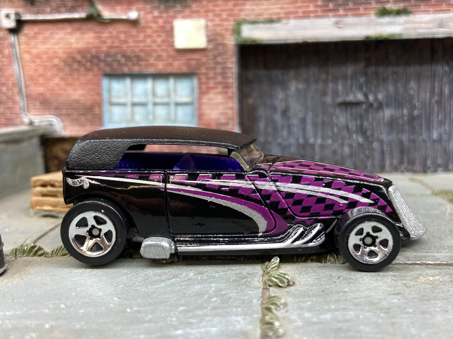 Loose Hot Wheels - Phaeton Hot Rod - Black and Purple Checkered