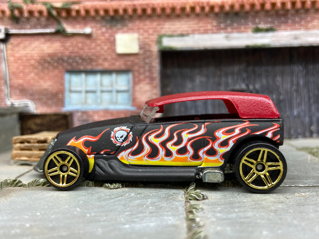 Loose Hot Wheels Phaeton Hot Rod Dressed in Satin Black and Red With Flames
