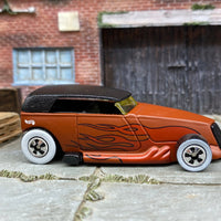Loose Hot Wheels - Phaeton Hot Rod - Primer Red and Black with Flames