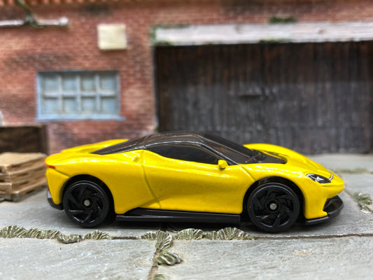 Loose Hot Wheels - Pininfarina Battista - Yellow