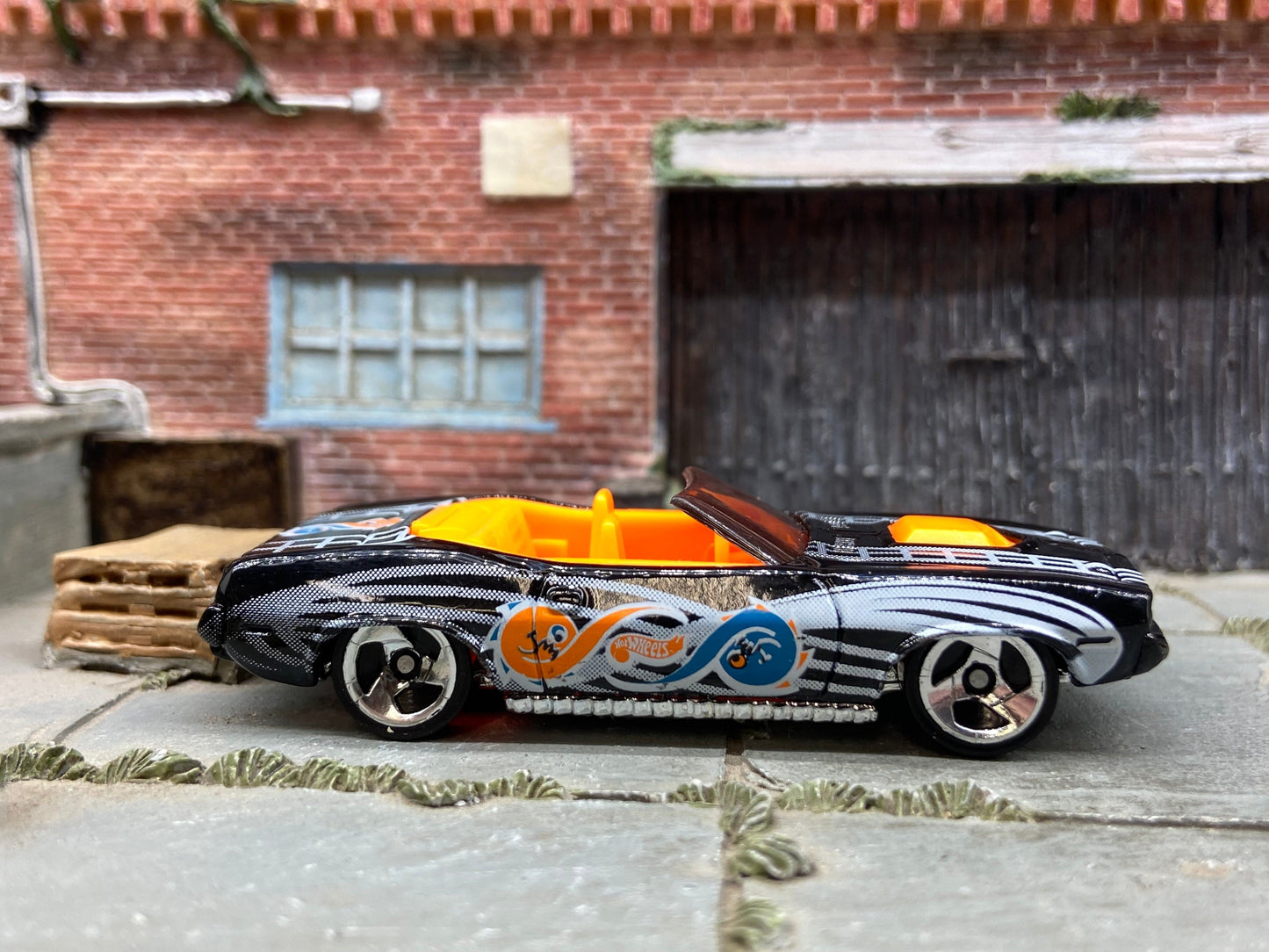 Loose Hot Wheels: Plymouth Barracuda Convertible King Kuda - Black and Neon