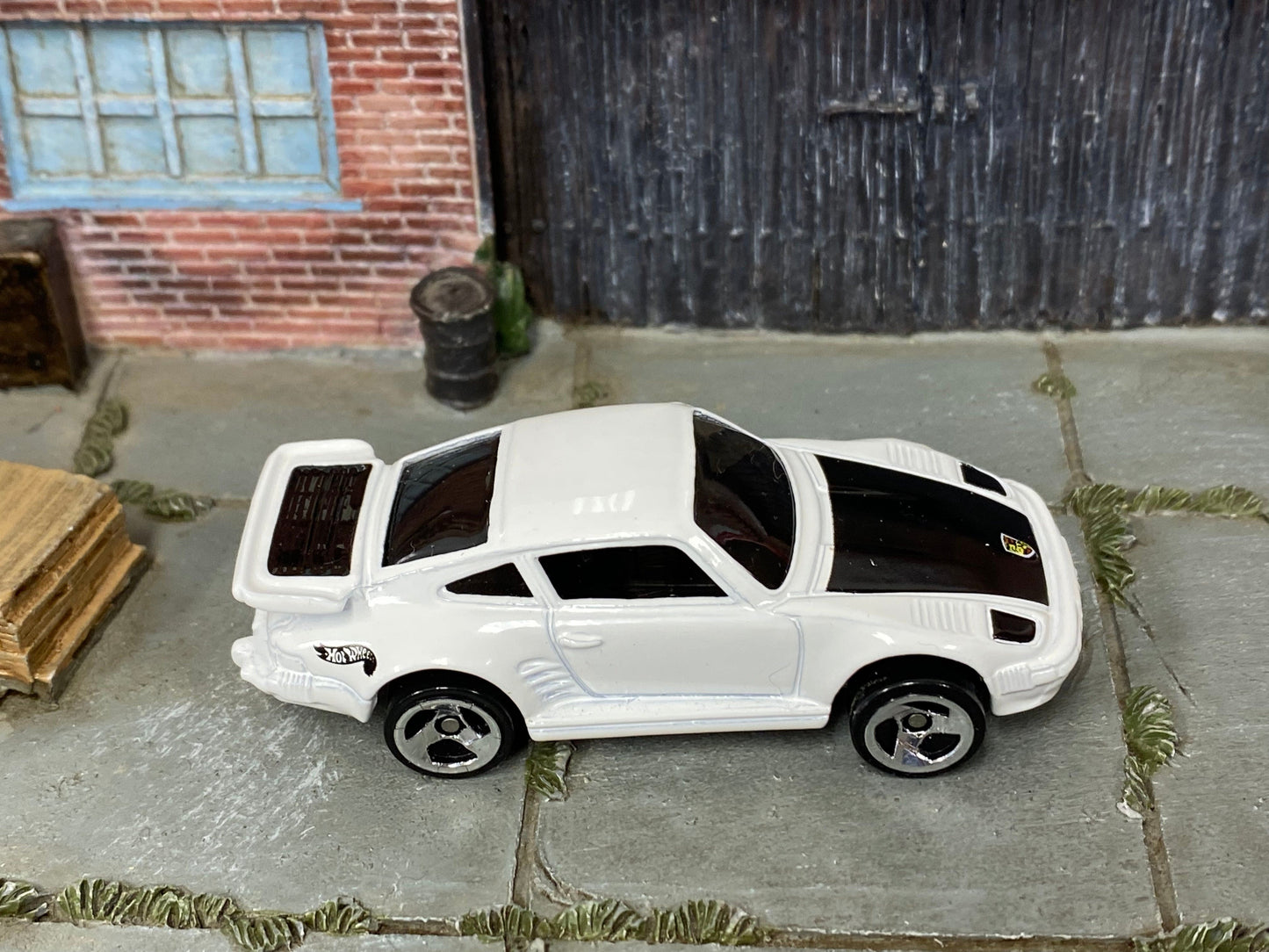 Loose Hot Wheels - Porsche 930 - White and Black