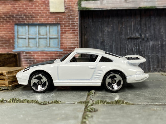 Loose Hot Wheels - Porsche 930 - White and Black