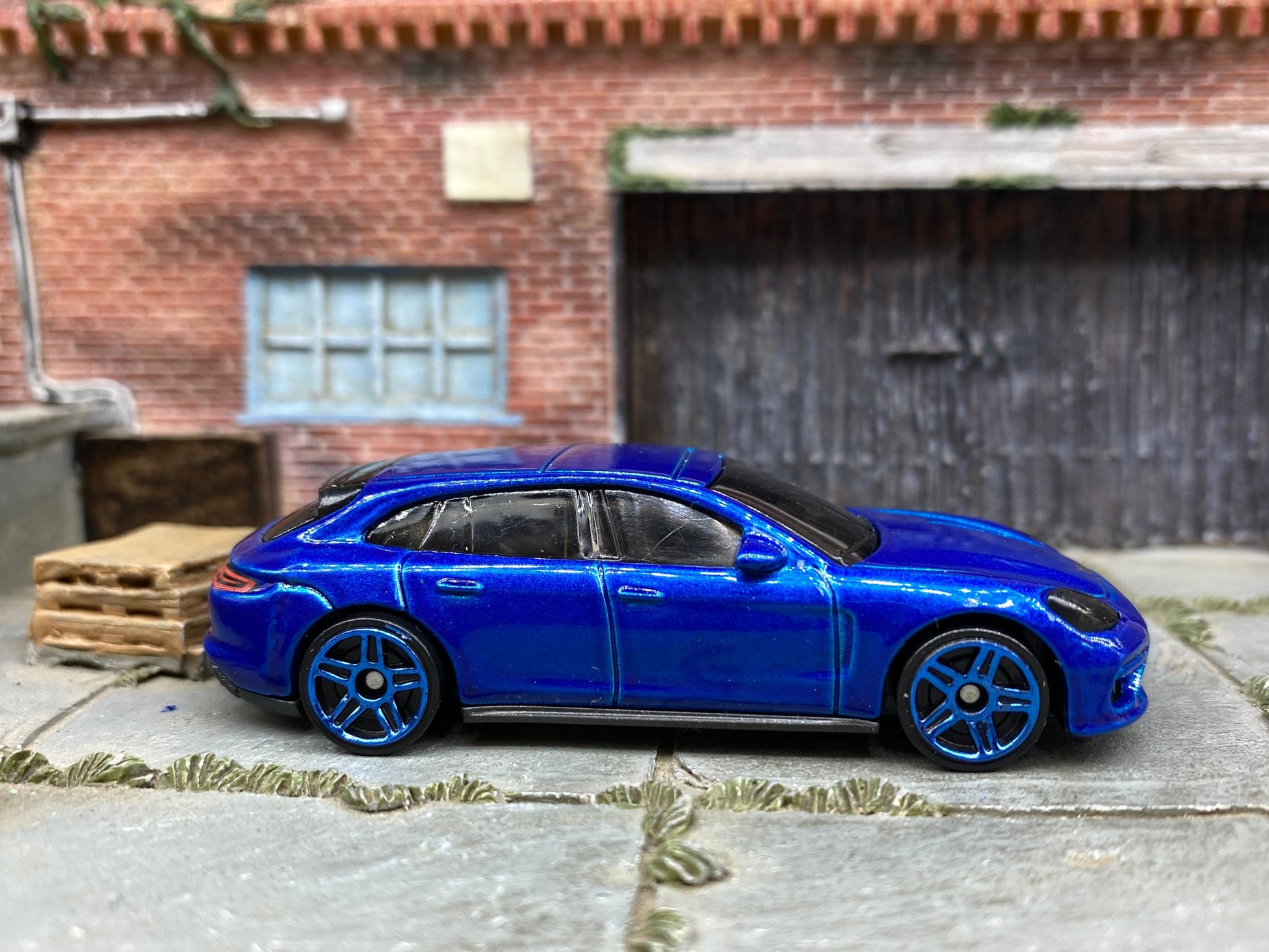 Loose Hot Wheels - Porsche Panamera Turbo S E-Hybrid Sport Turismo - Blue