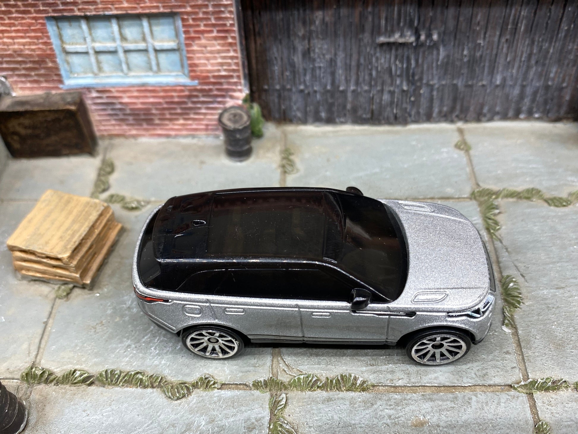 Loose Hot Wheels Range Rover Velar - Silver