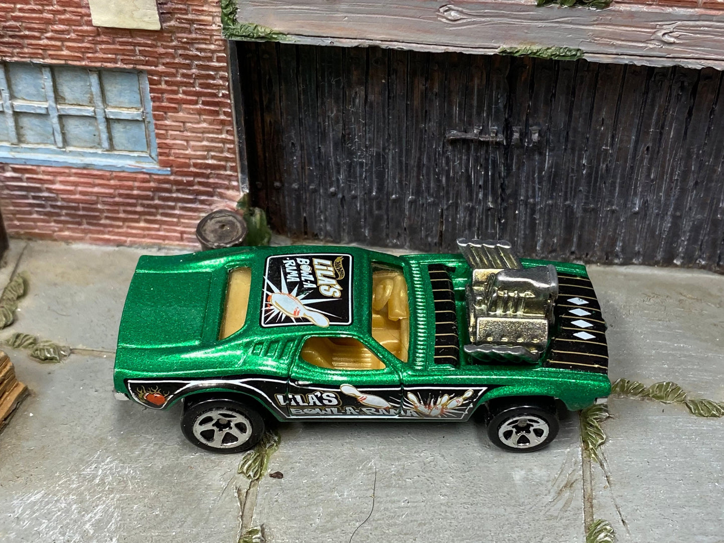 Loose Hot Wheels - Rodger Dodger - Green and Black Lila's Bowl-A-Rama
