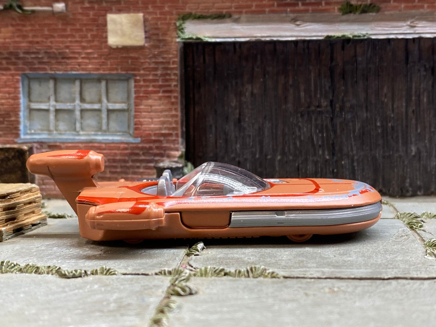 Loose Hot Wheels - Star Wars Luke Skywalkers Landspeeder - Brown and Gray