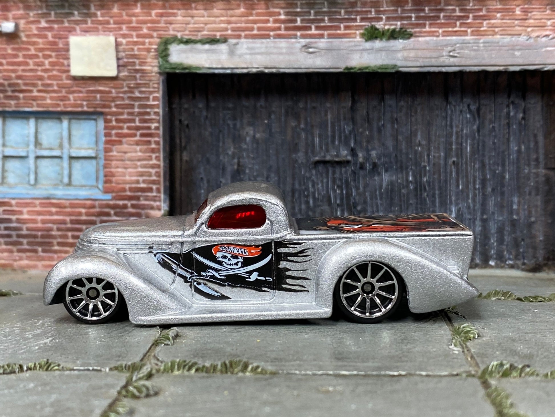 Loose Hot Wheels - Super Smooth Hot Rod Truck - Silver Skull and Cross Bones Pirate