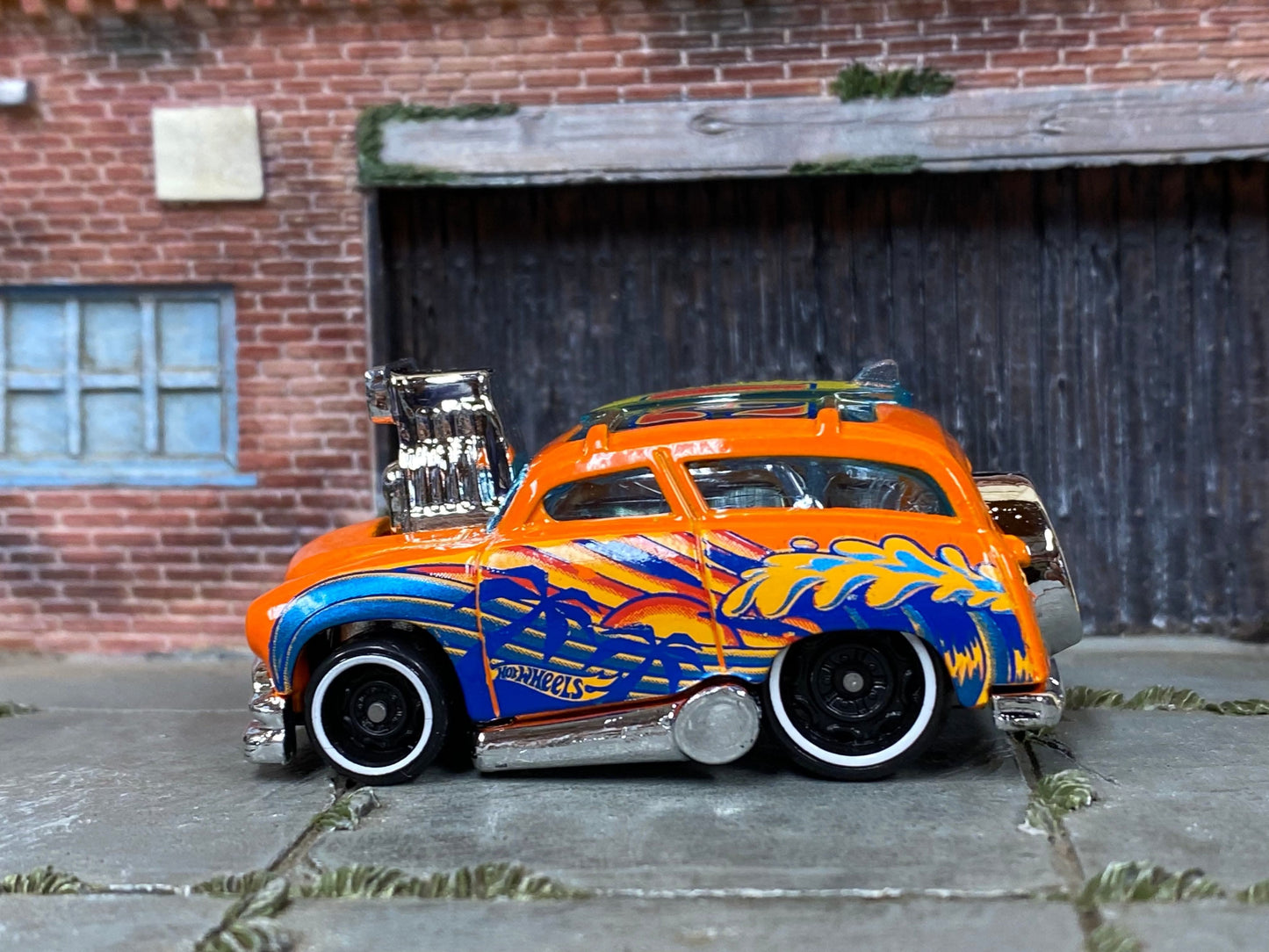 Loose Hot Wheels - Surf'n Turf Surf Wagon - Orange Art Car Wave