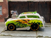 Loose Hot Wheels - Surf'n Turf Surf Wagon - White and Green Wave