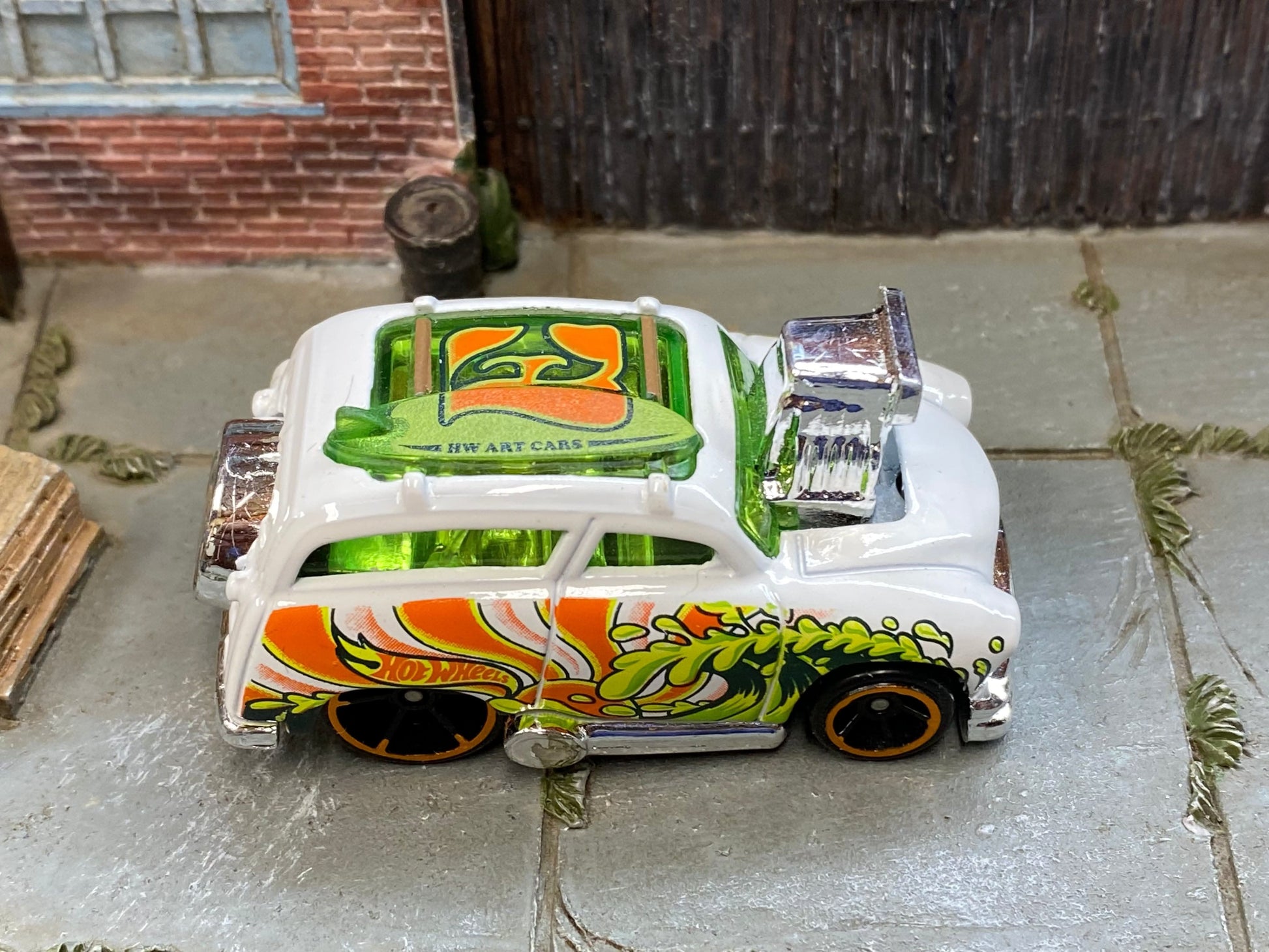 Loose Hot Wheels - Surf'n Turf Surf Wagon - White and Green Wave