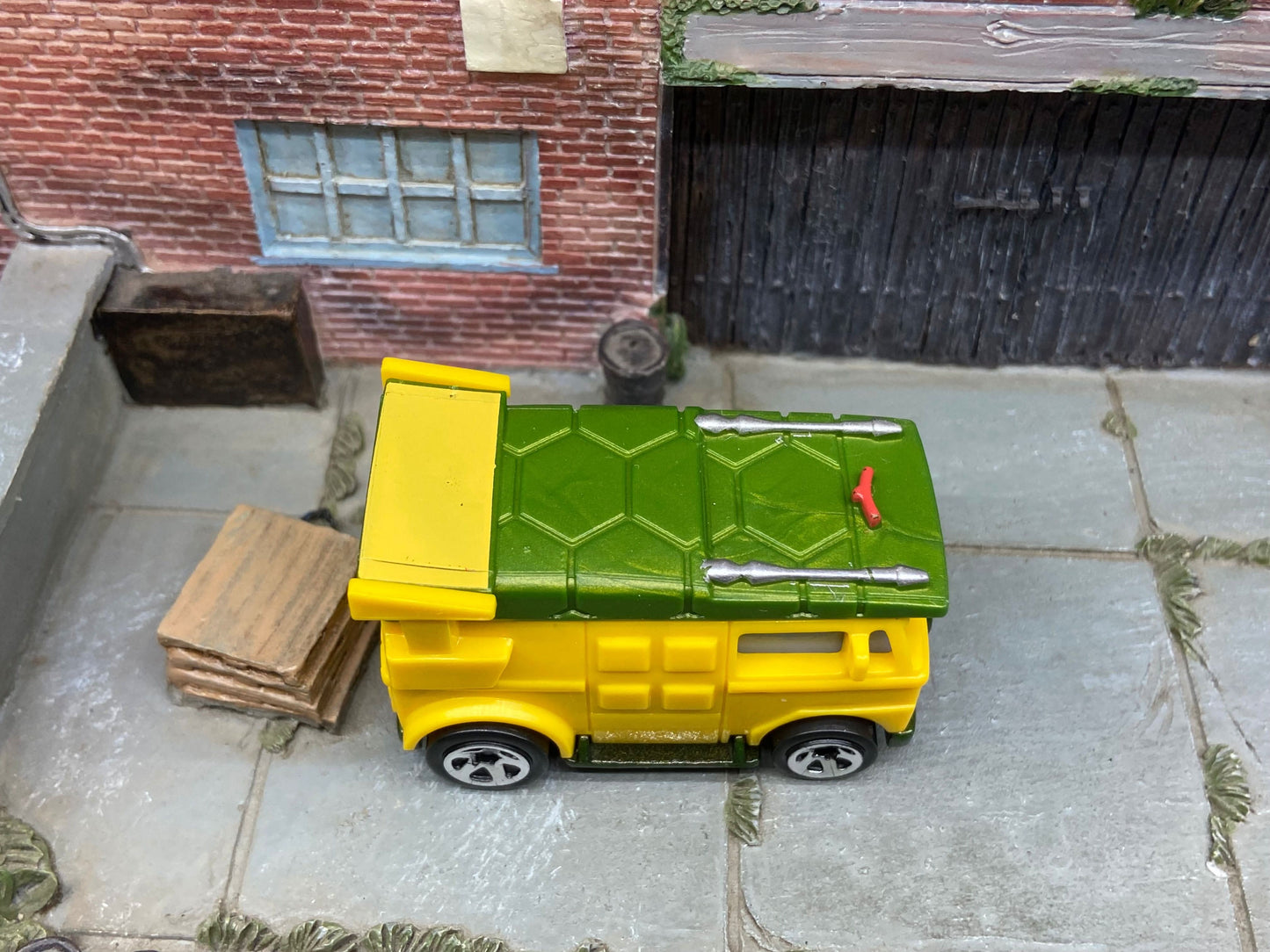 Loose Hot Wheels - TMNT Party Van Teenage Mutant Ninja Turtle Van - Green and Yellow