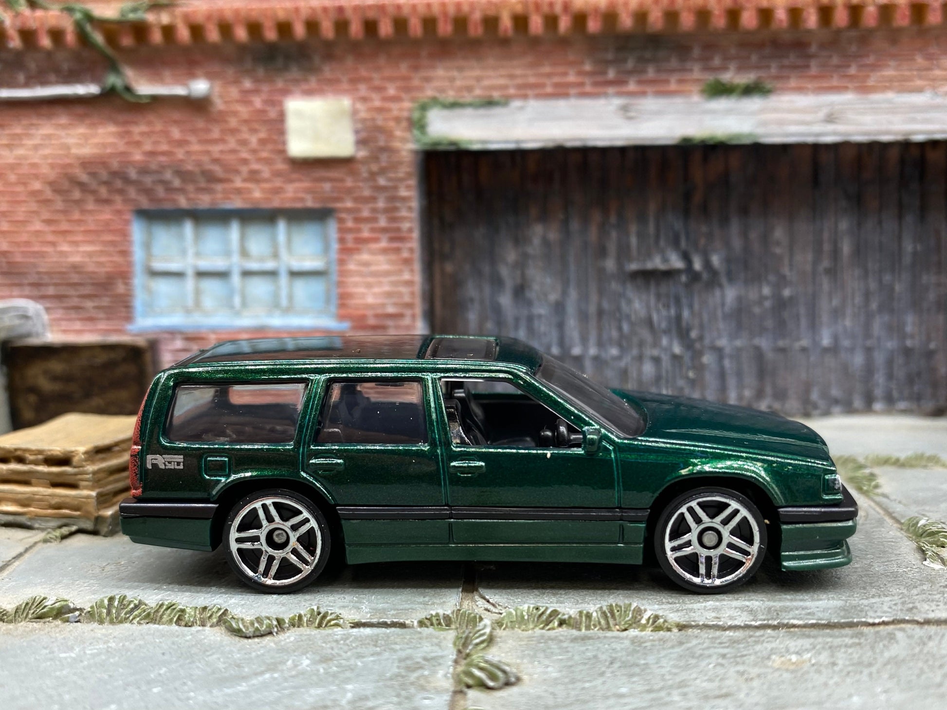 Loose Hot Wheels - Volvo 850 Estate - Dark Green