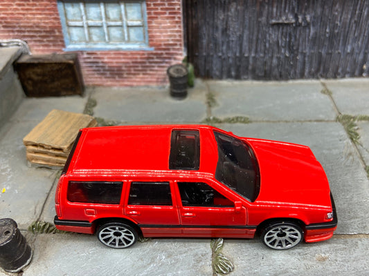 Loose Hot Wheels - Volvo 850 Estate - Red