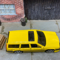 Loose Hot Wheels: Volvo 850 Estate - Yellow