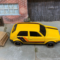Loose Hot Wheels: VW Volkswagen Golf MK2 Dressed in Yellow