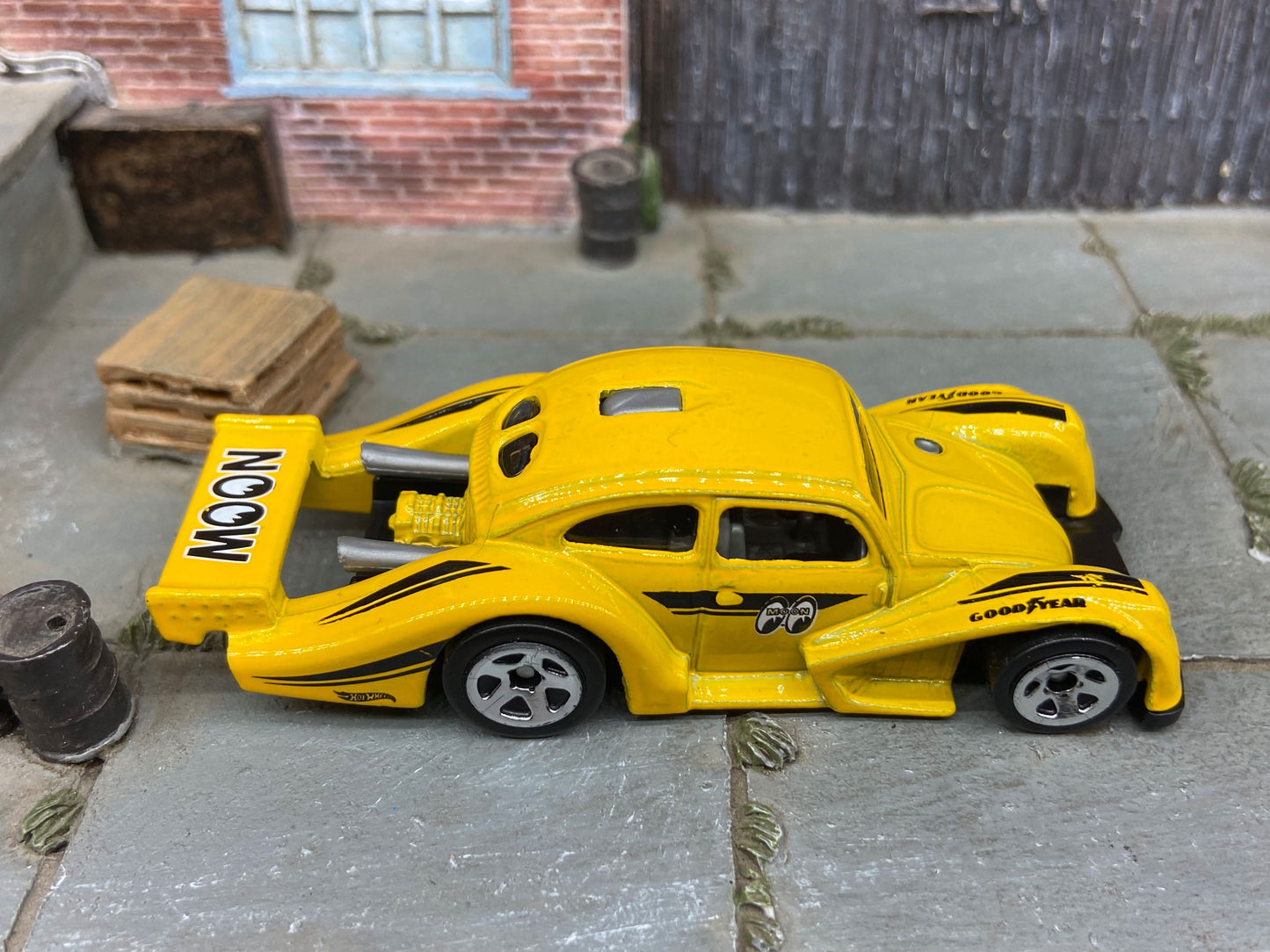 Loose Hot Wheels - VW Volkswagen Kafer Racer Race Car - Mooneyes Yellow Livery