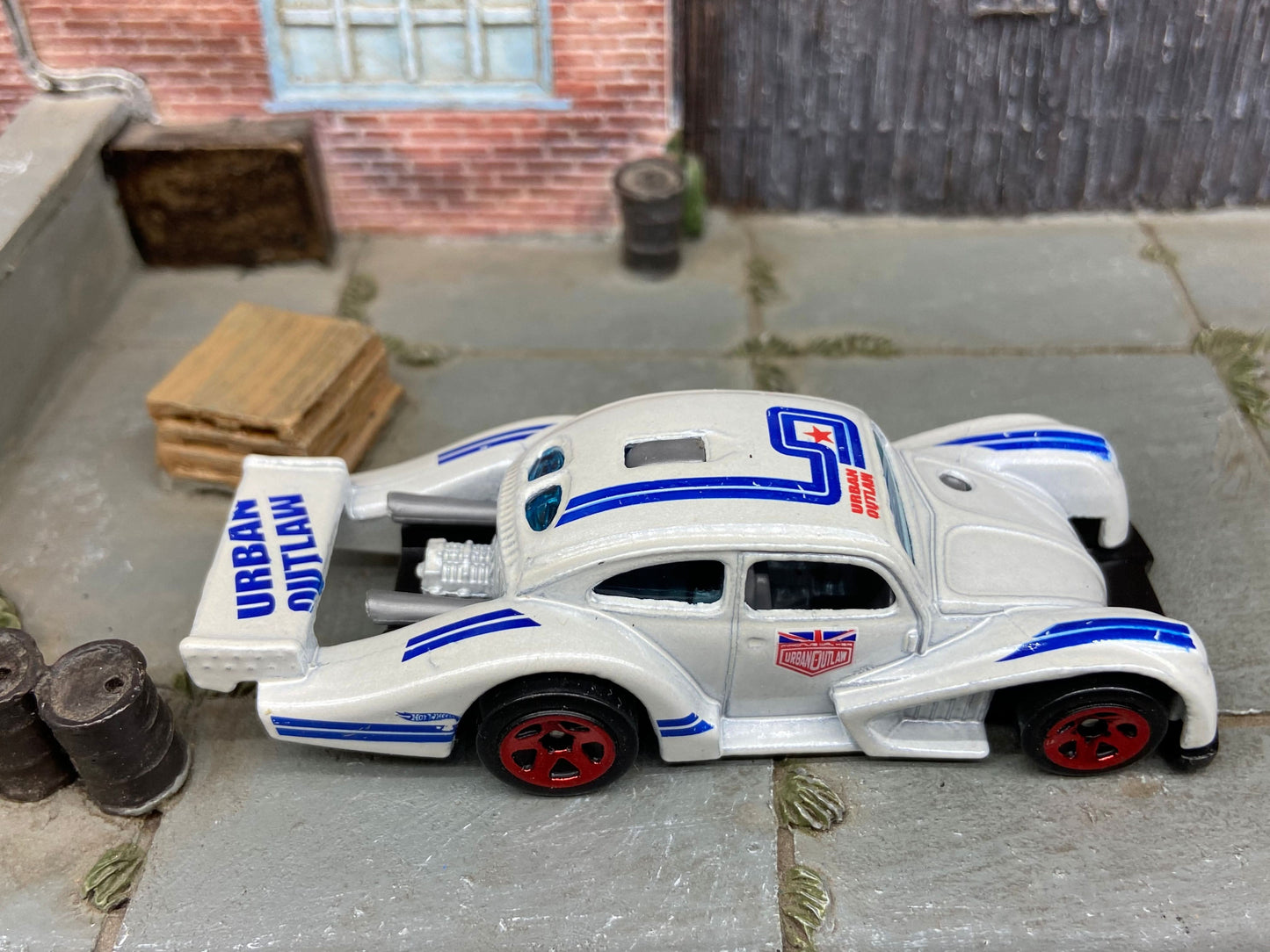 Loose Hot Wheels: VW Volkswagen Kafer Racer Race Car Dressed in Urban Outlaw Red, White and Blue Livery