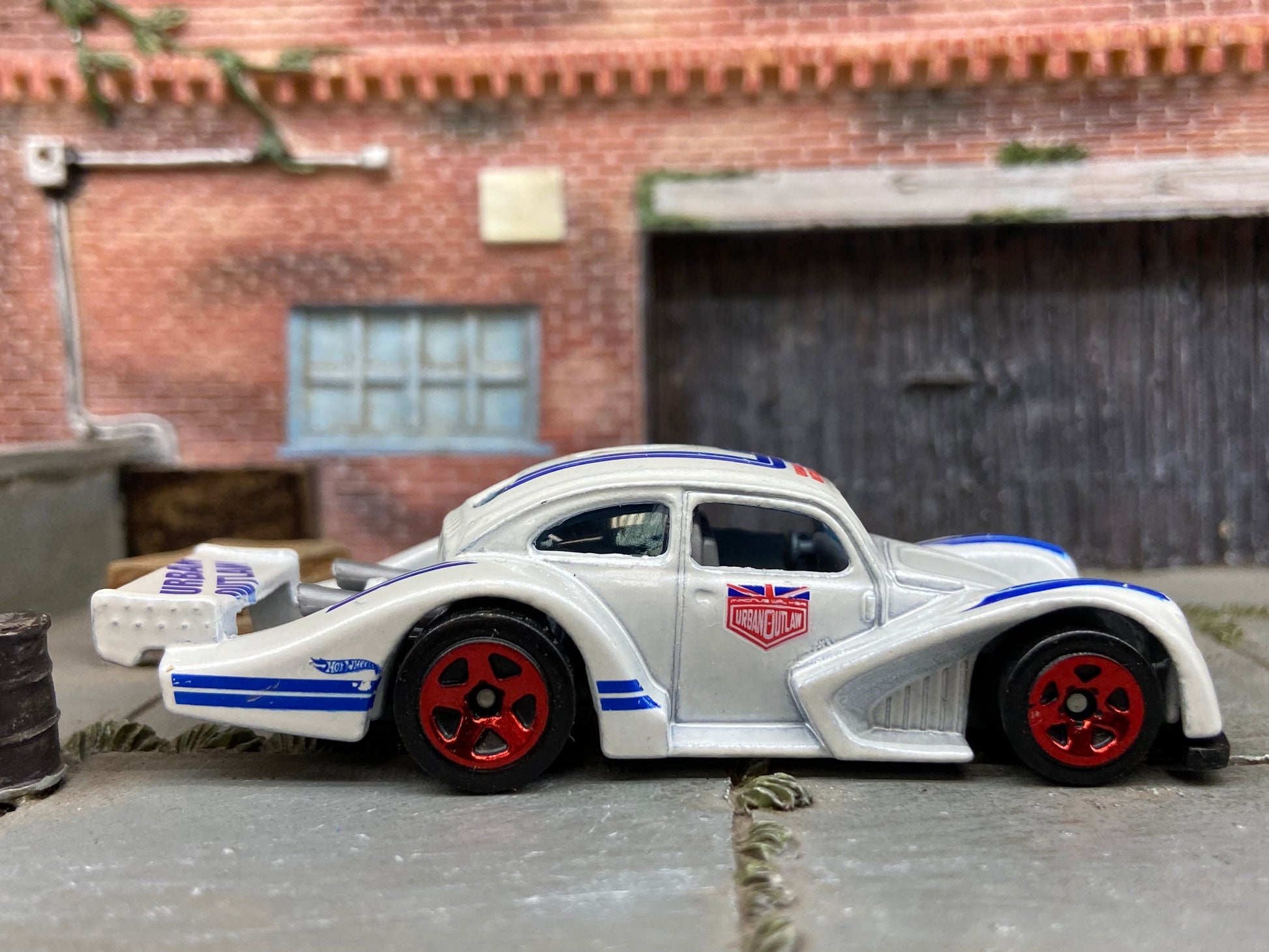 Loose Hot Wheels: VW Volkswagen Kafer Racer Race Car Dressed in Urban Outlaw Red, White and Blue Livery